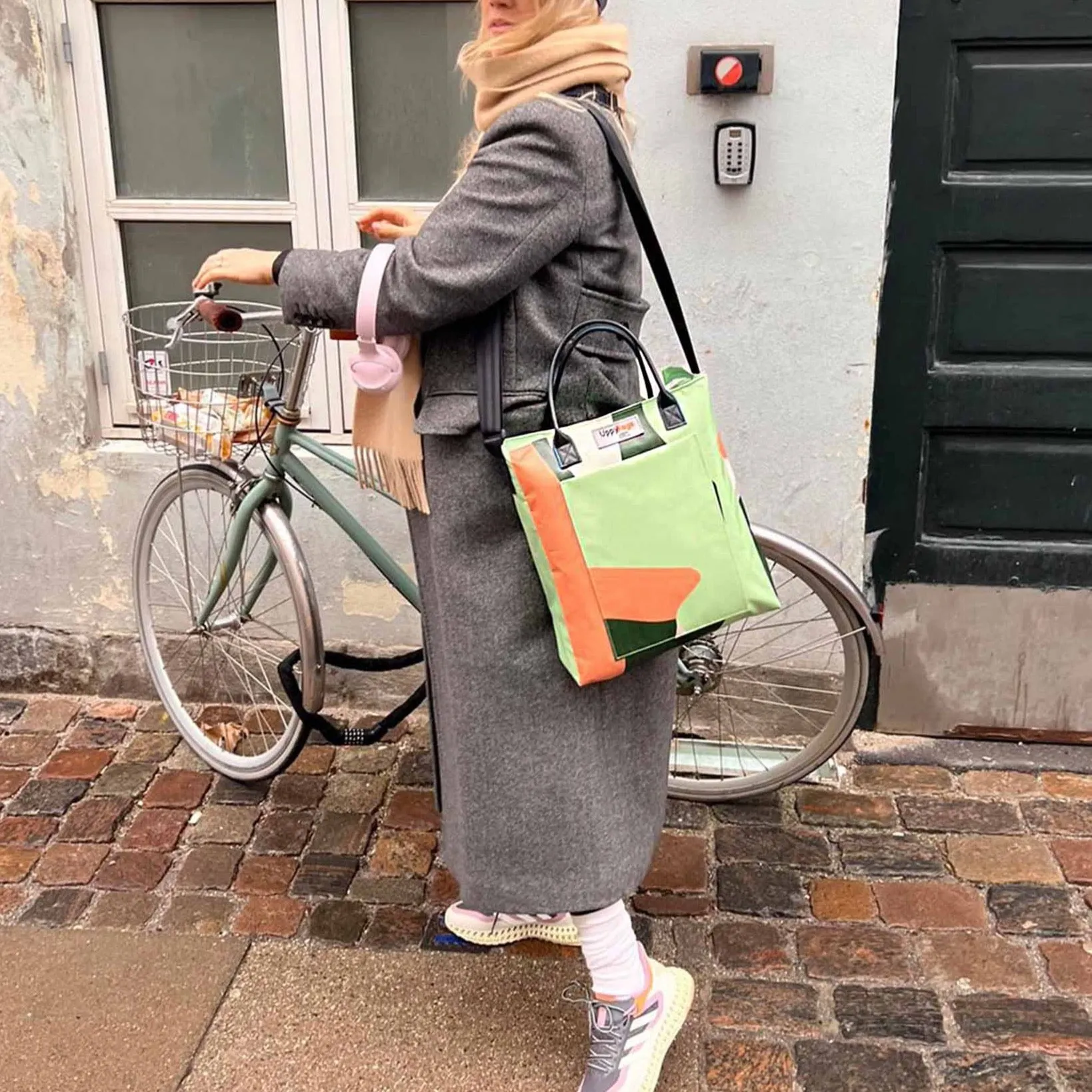 Carnaby unisex handbag