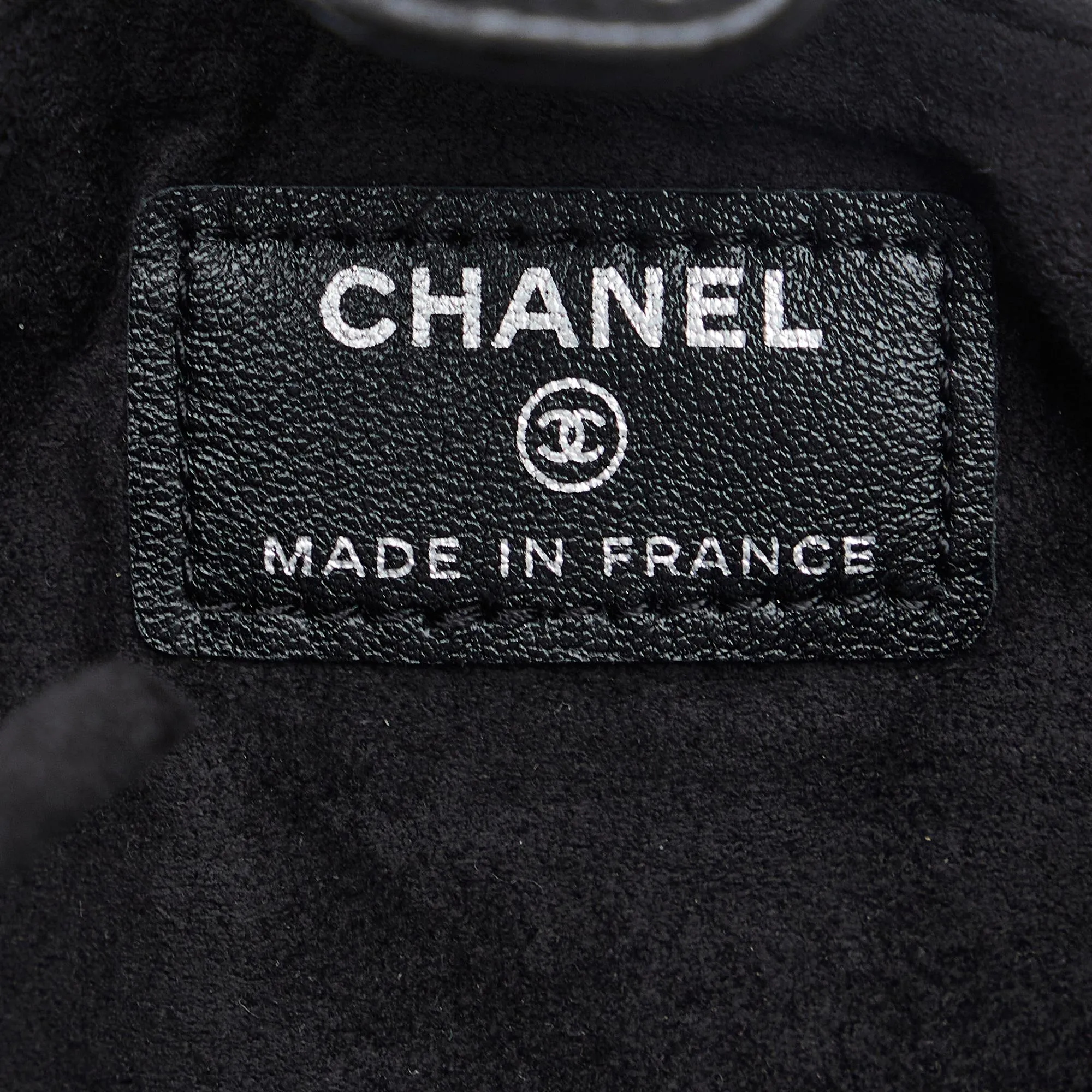 Chanel CC Phone Pouch (SHG-fFFbkG)