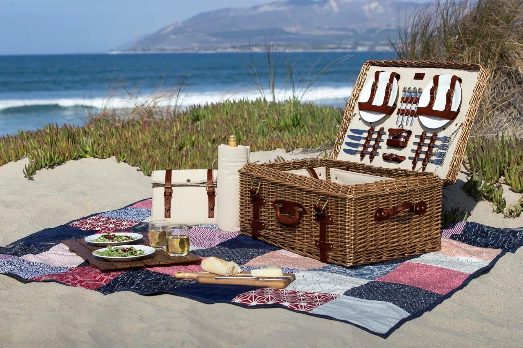 Charming Wicker Picnic Basket for 4