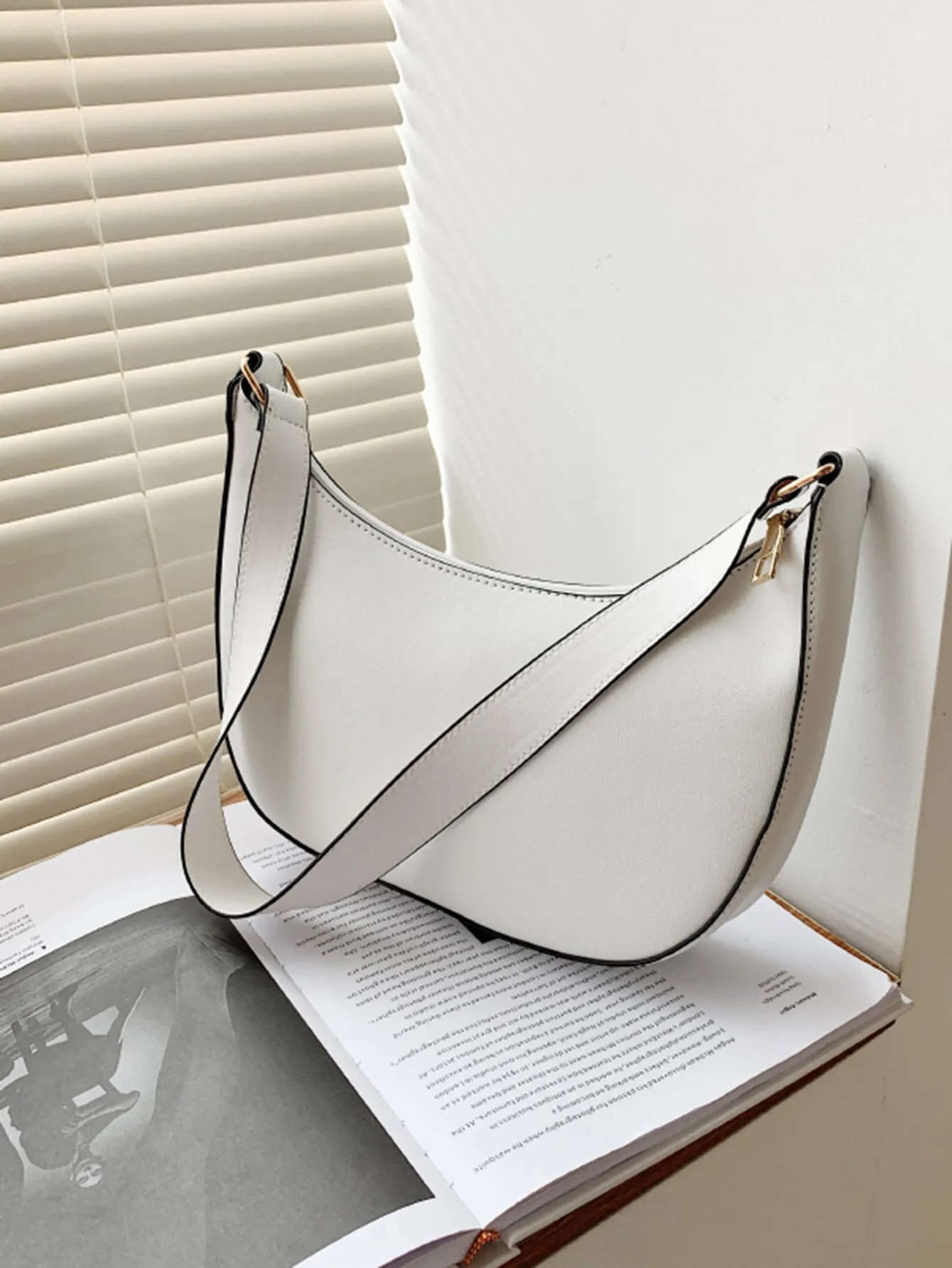 Contrast Binding Baguette Bag