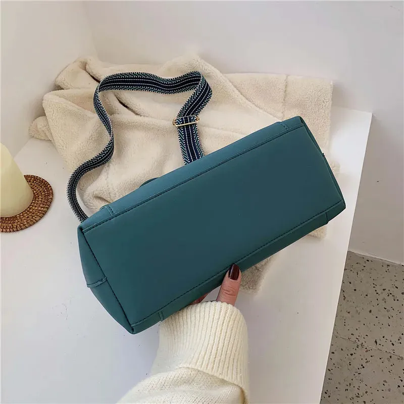 Khaki Kiss