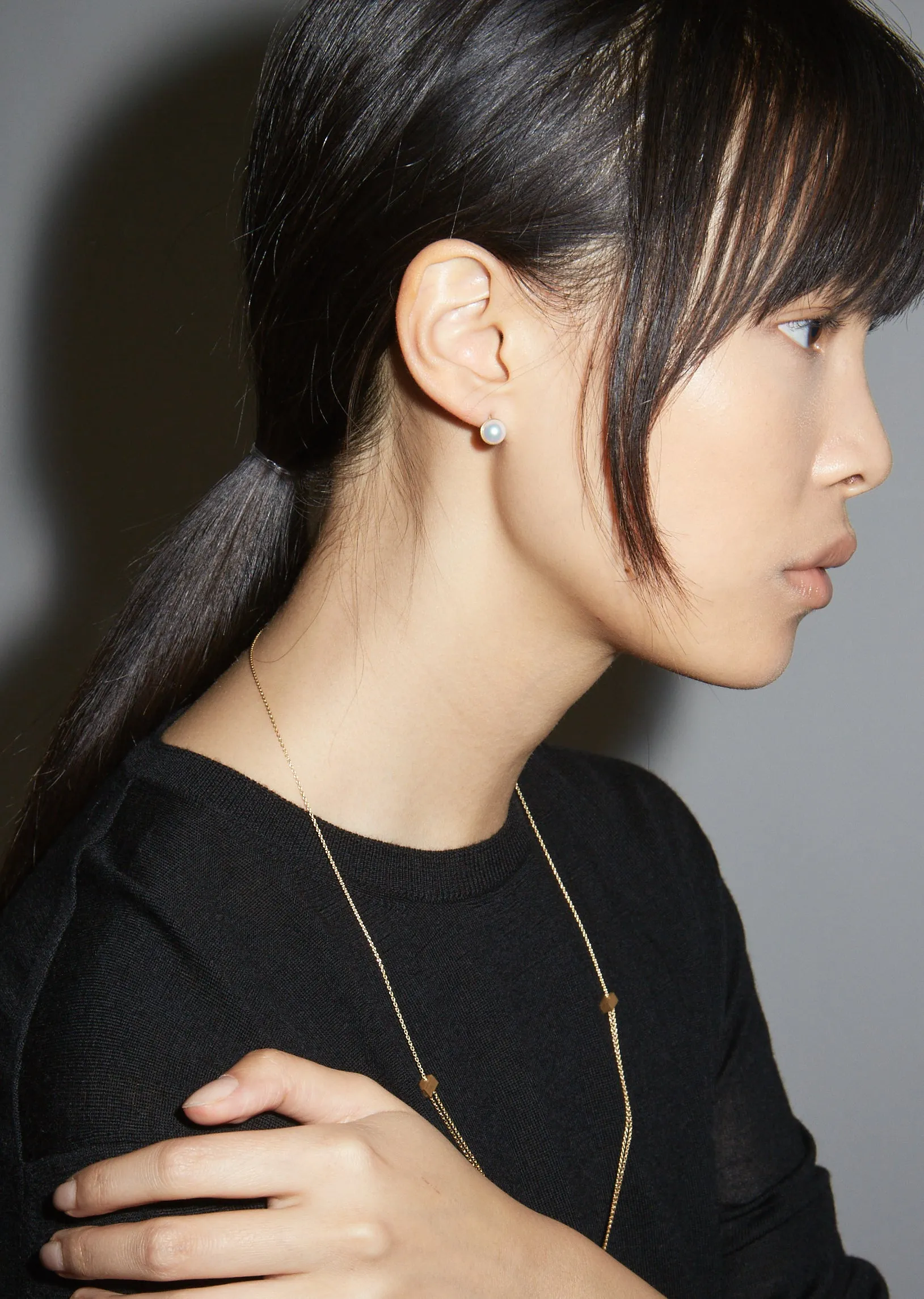 Medium Form Oval Single Earring