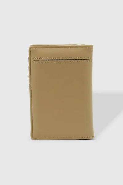 PEPPER PASSPORT HOLDER CAMEL