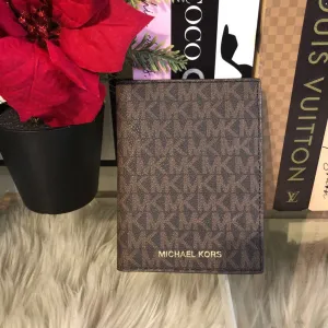 SIGNATURE PASSPORT HOLDER LEATHER