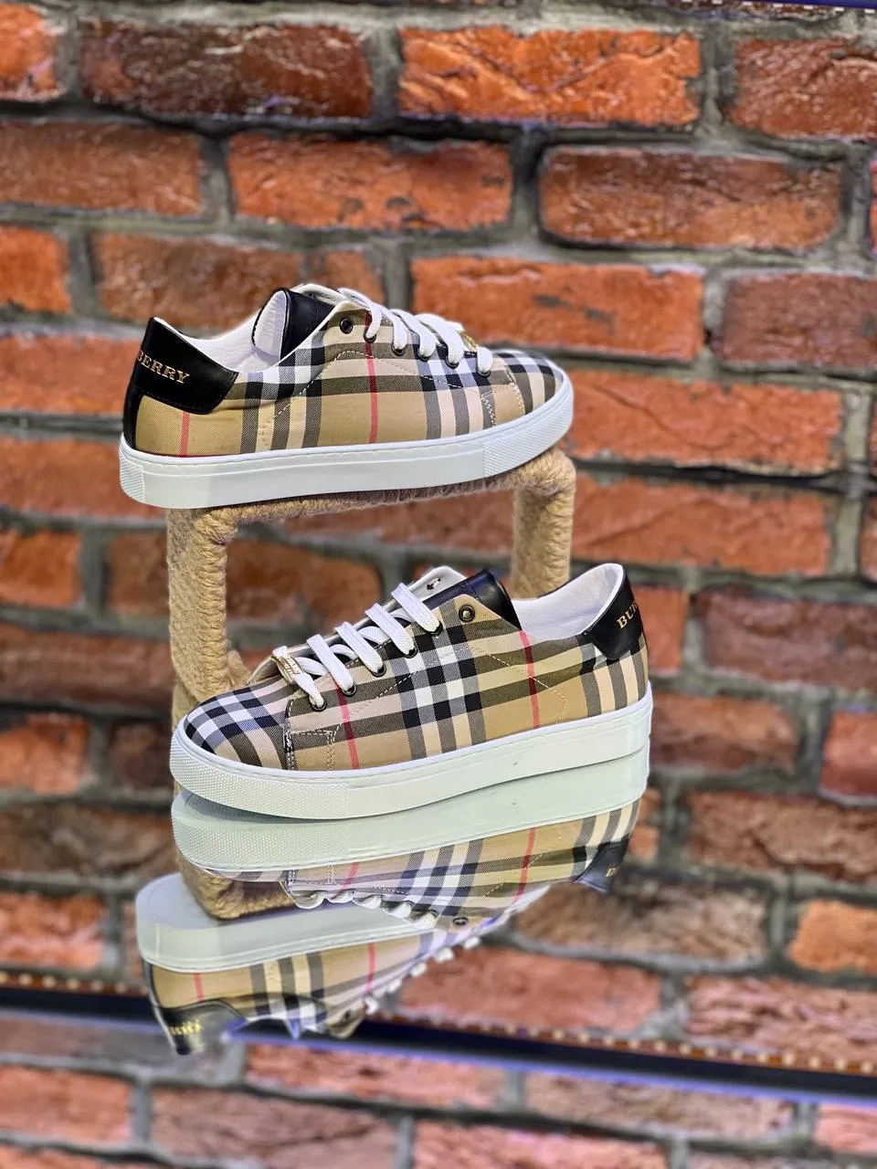 Stylish Burbary women's shoes